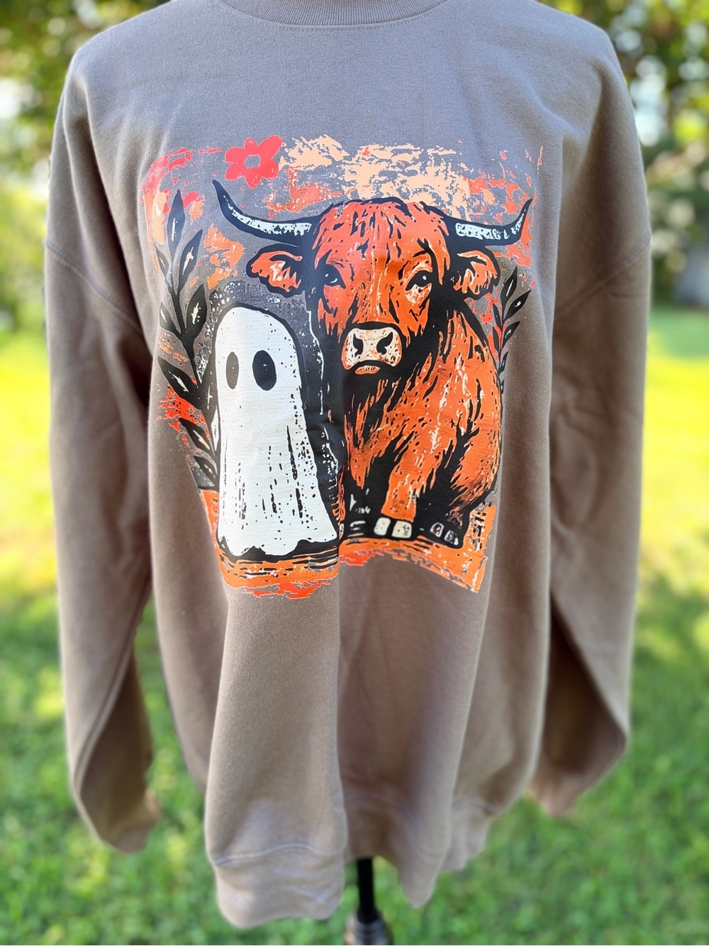 Gildan Large Halloween Sweatshirt Women Ghost Highland Cow Crewneck